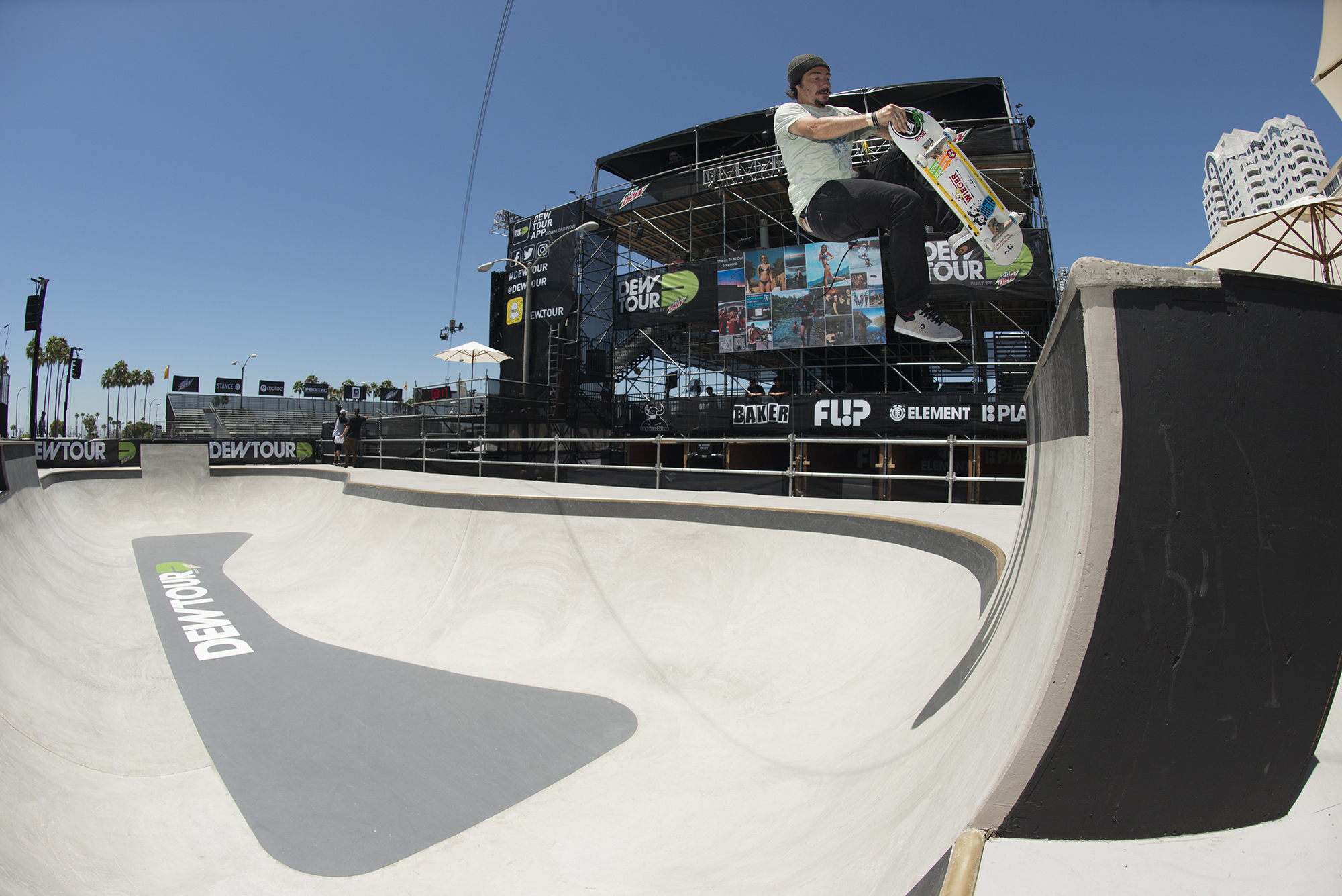 Caswell_Berry_lien_to_tail_bowl_practice__dew_tour_long_beach_Chami