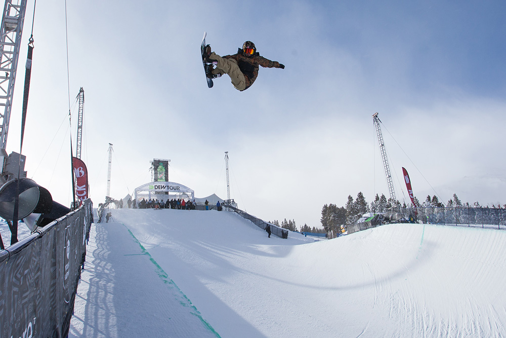 Danny_davis_ion_mountain_championships_snb_pipe_practice 1