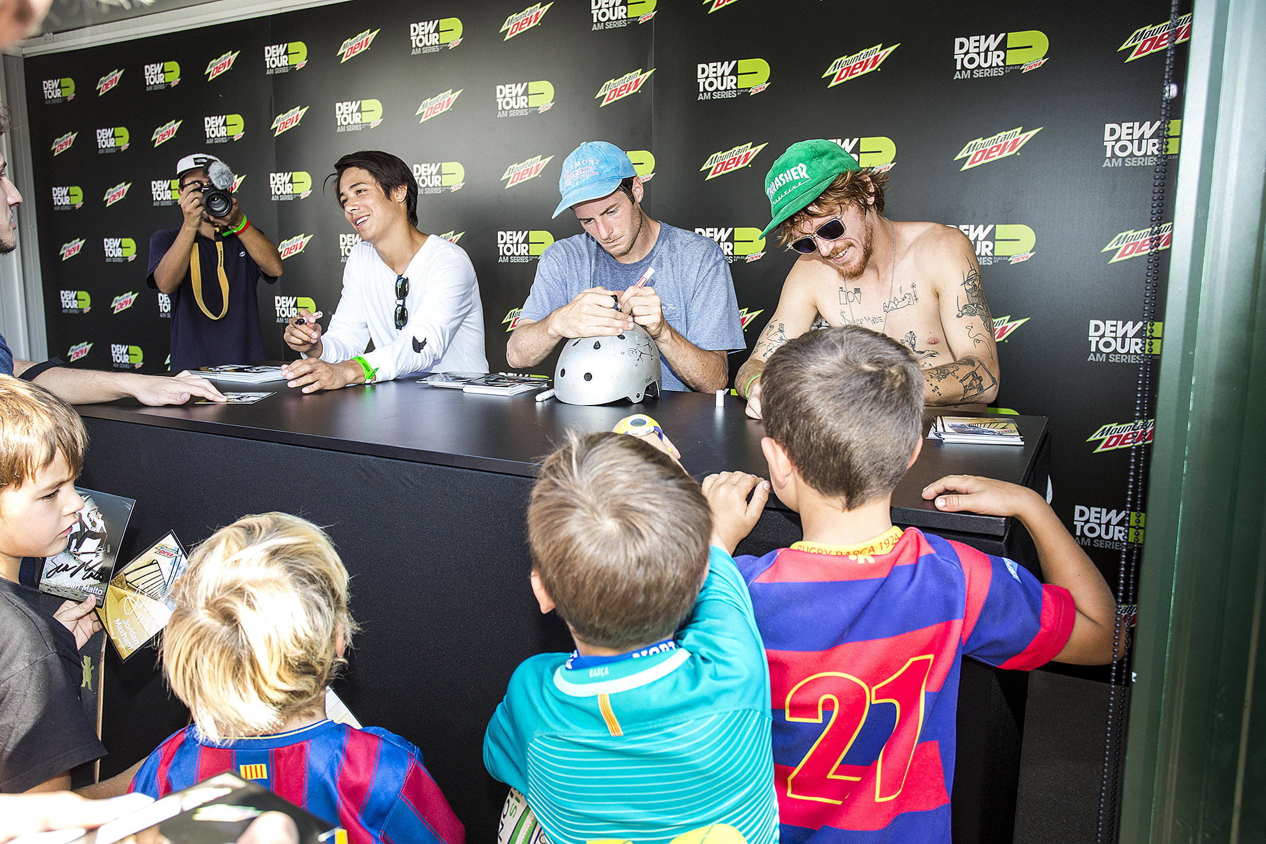 Mnt_dew_team_signing_am_search_barcelona_ortiz_19